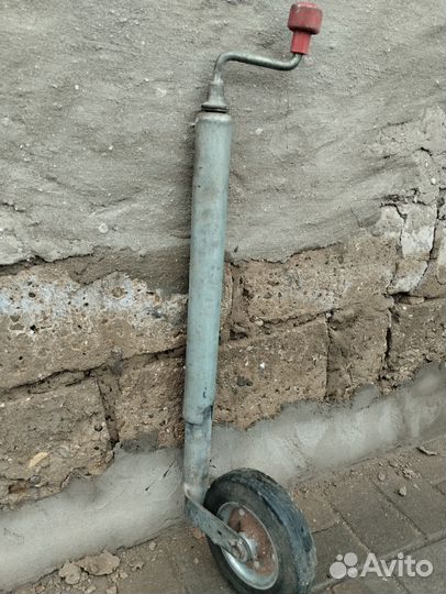 Стойка для автомобильной тележки 