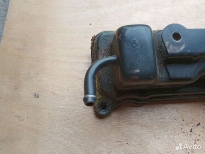 Клапанная крышка Mitsubishi carisma 4g93