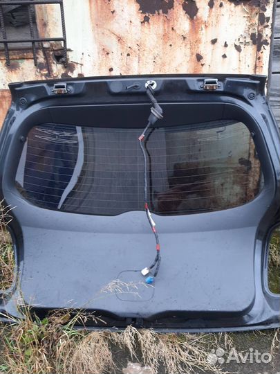 Задние дверь Toyota auris