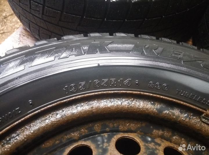 Комплект зимних колес 195/65R14 Bridgestone Rev01