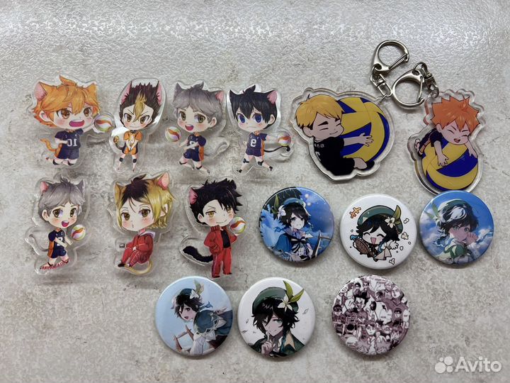 Значки и брелки