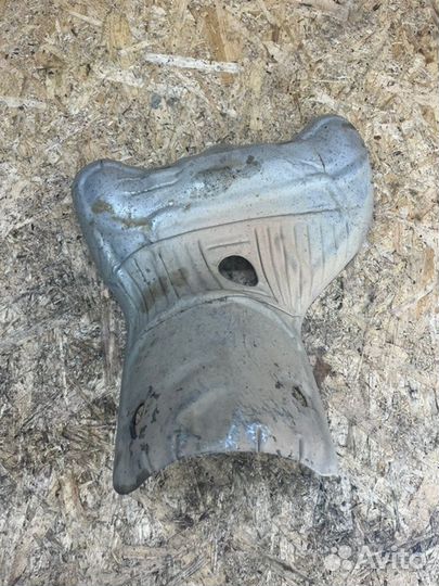 Тепловой экран выпускного коллектора Ford Focus 2