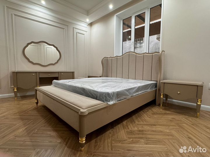 Спальный гарнитур София