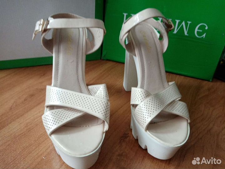 Босоножки женские 39 размер новые