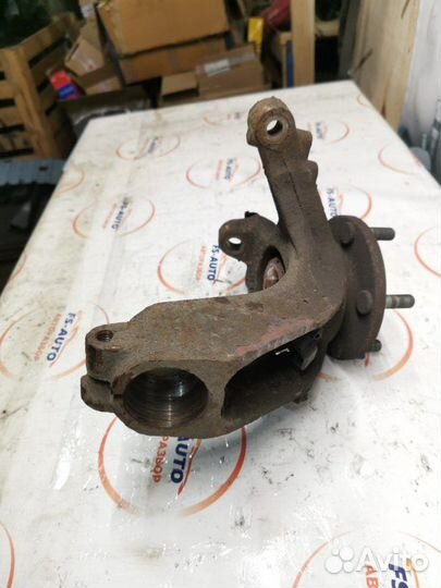 Кулак поворотный передний левый Ford Focus 2