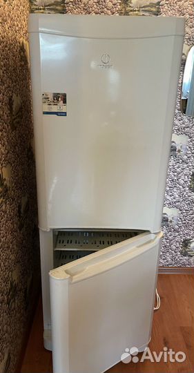 Холодильник Indesit