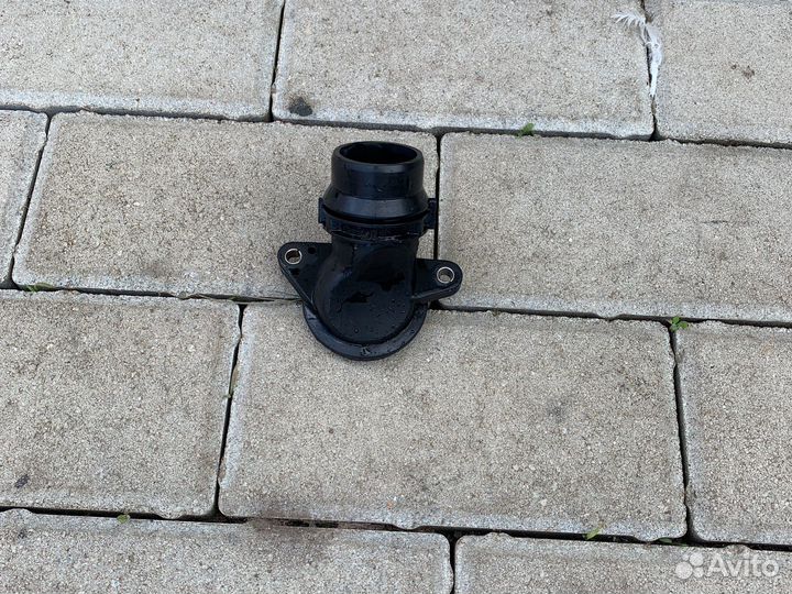 Корпус термостата Volkswagen Audi Skoda 06H121121L