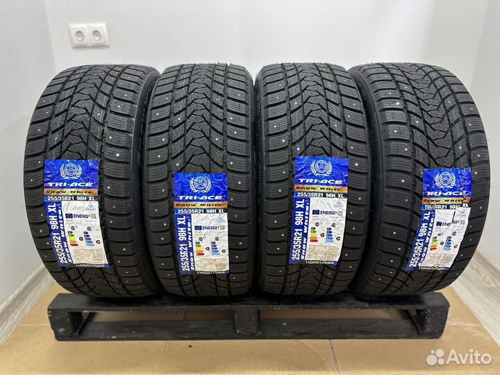 Tri Ace Snow White II Stud 255/35 R21 96H