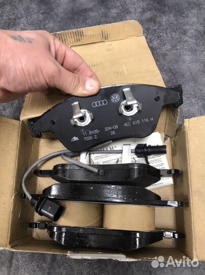 Колодки тормозные передние Оригинал Ауди А8 D3, VW