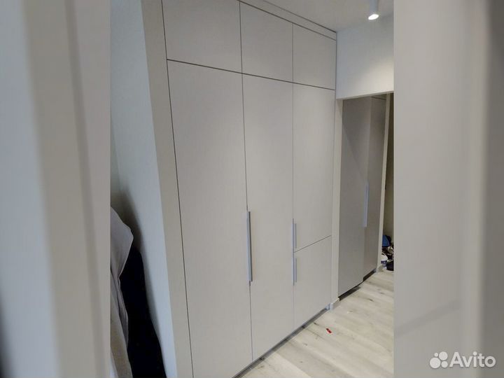 Шкаф распашной