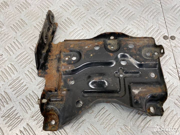 Б/У Площадка под аккумулятор (крепление акб)