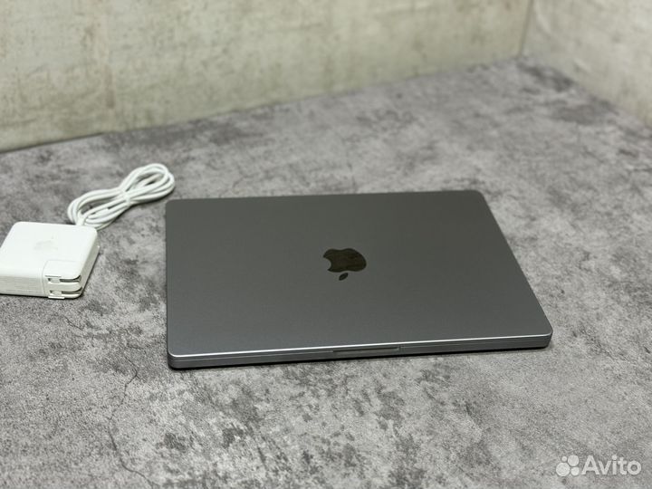 Macbook pro 14 2021 16/512 в хорошем состоянии