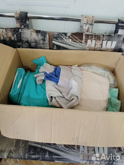 Коробка с детскими вещами