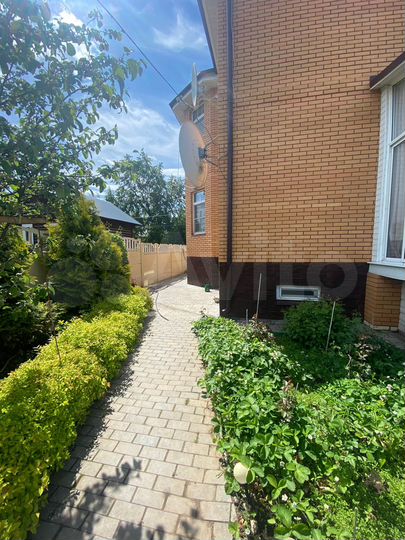 Дом 195 м² на участке 6 сот.