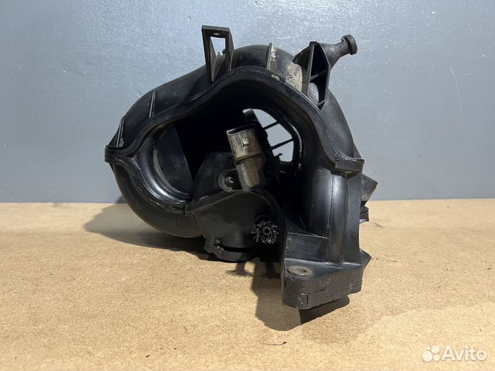 Коллектор впускной на Volkswagen Golf 4 1,4