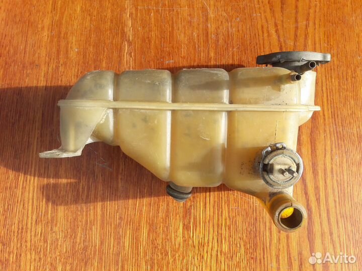 Расширительный бачок Mercedes W124