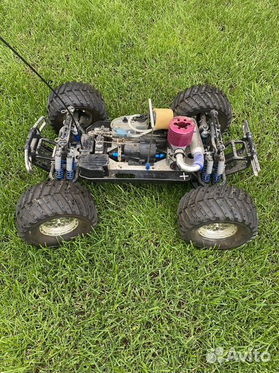 Бензиновая машина на радиоуправлении