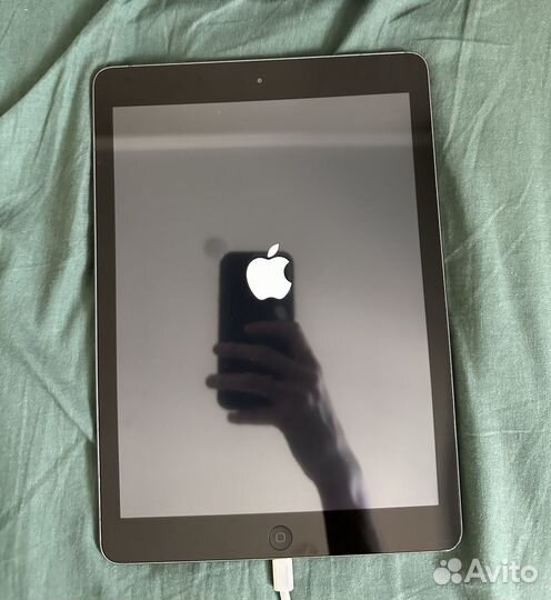 Планшет Apple iPad Air 128Gb Wi-Fi