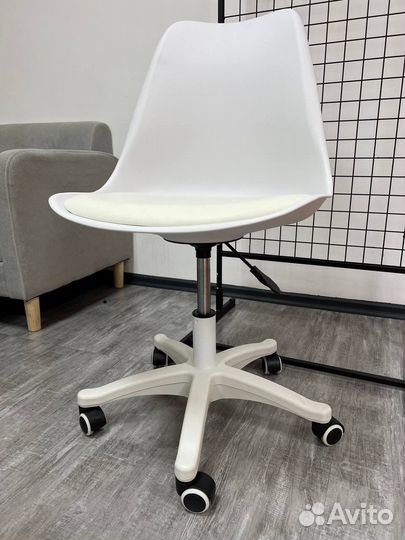 Стул кресло на колесиках