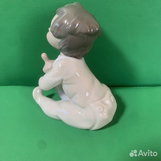 Статуэтка фарфоровая 