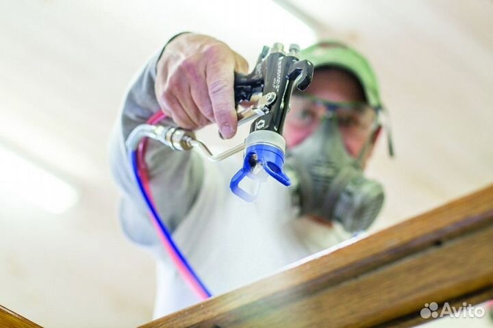 Маляр краскопультом (вахта)