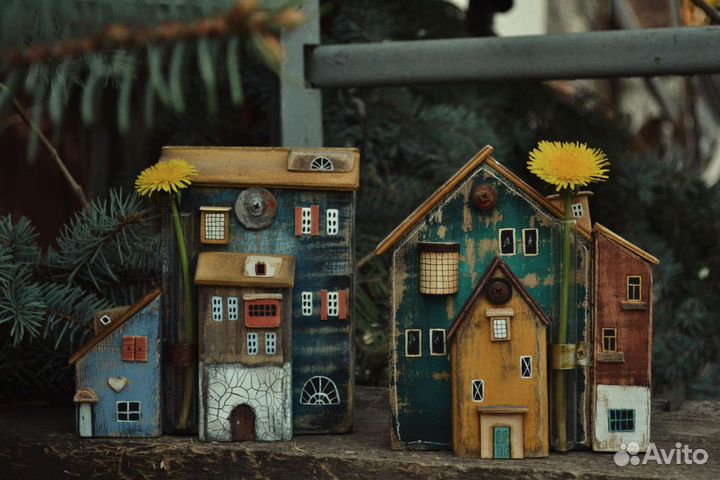 Деревянный домик с колбой интерьерный