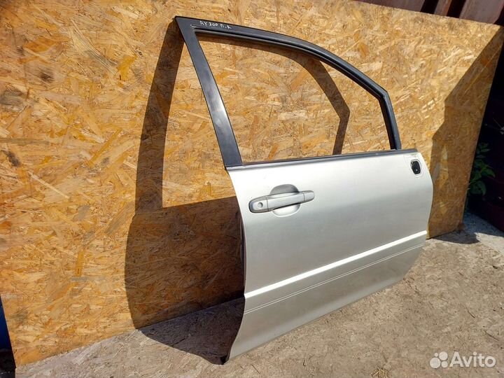 Дверь передняя правая Lexus RX300