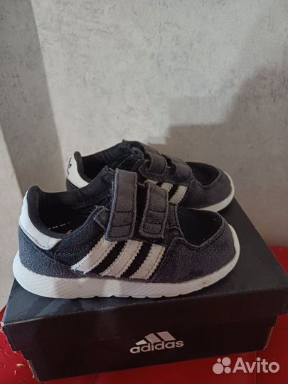 Кроссовки adidas