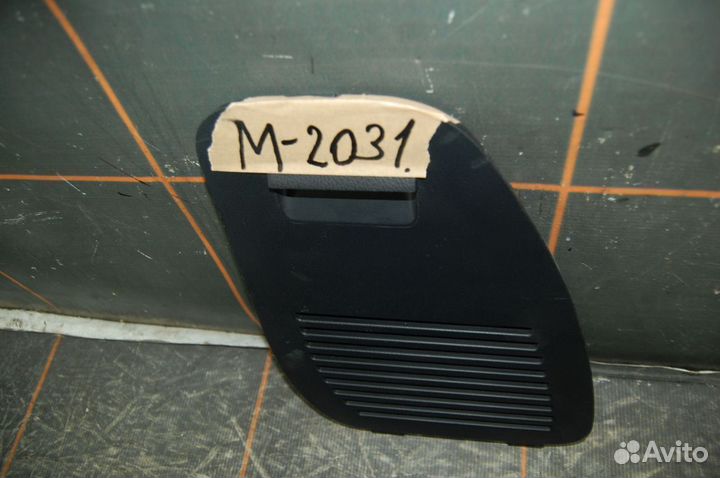 Заглушка обшивки багажника правая - Toyota RAV 4