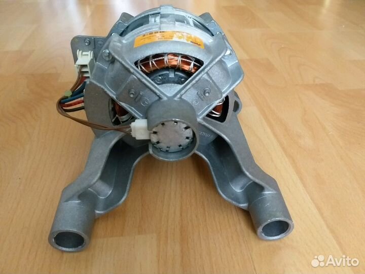 Двигатель 3-х фазный д/стиральной машины Ariston