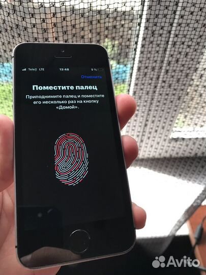 Телефон iPhone SE