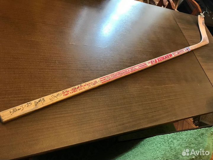 Клюшка с автографами хоккеистов ск Урицкого 1982