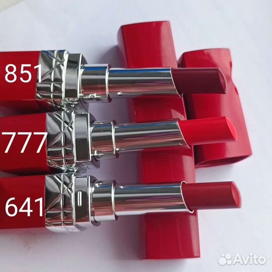 Увлажняющая губная помада Dior