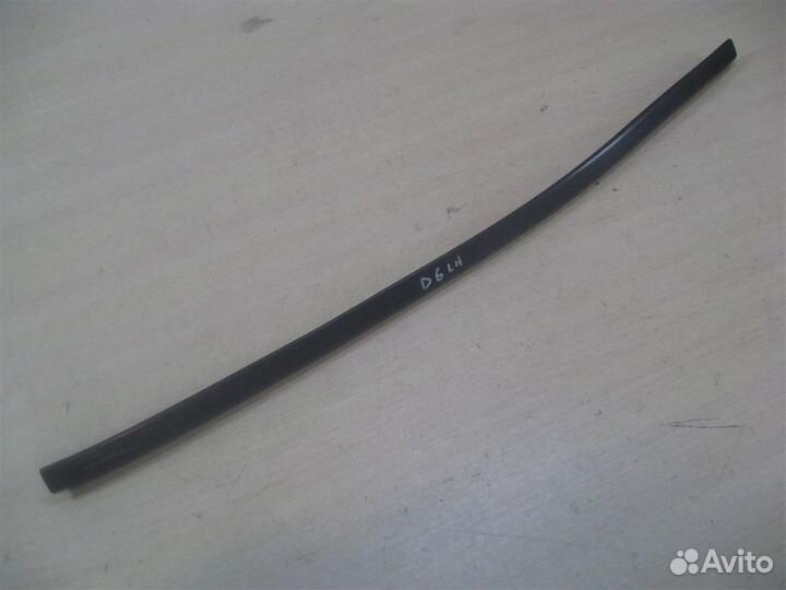Молдинг лобового стекла левый Toyota RAV4 A2 2003