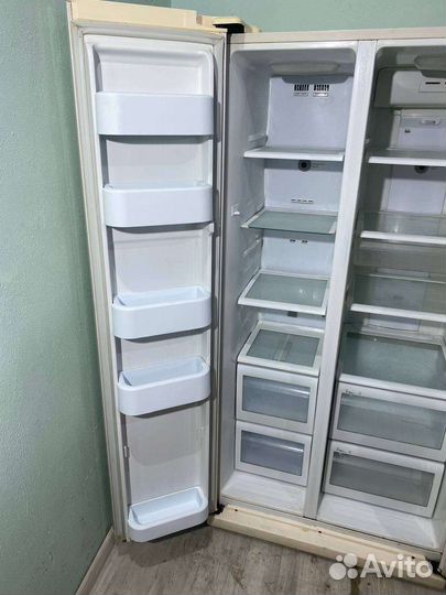 Холодильник Side by side Samsung