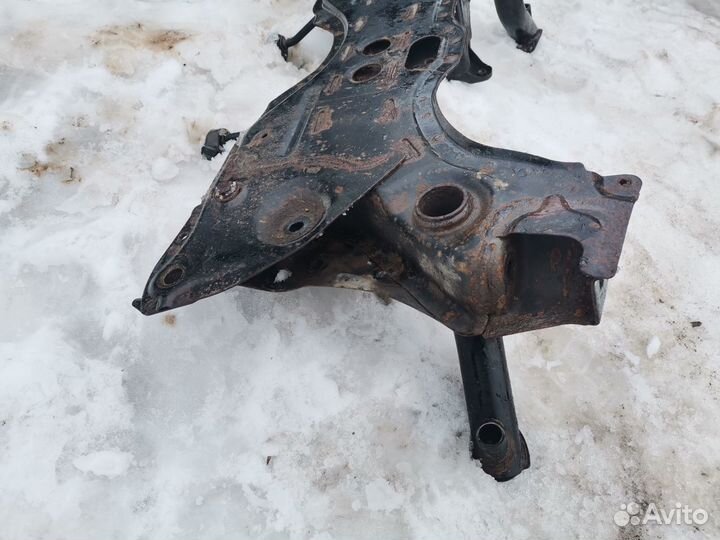 Подрамник передний Suzuki SX4 2009г