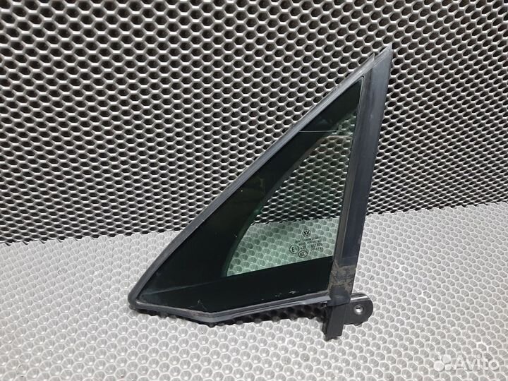 Форточка передняя левая Volkwagen Passat B8