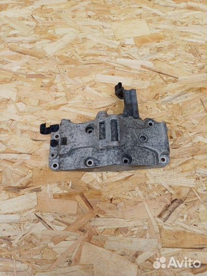 Кронштейн генератора Bmw 5 G30 B48B20A 2018