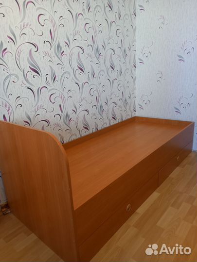 Кровать