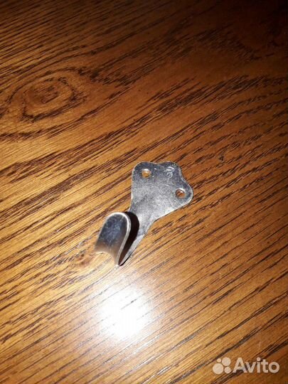 Крючок вешалка