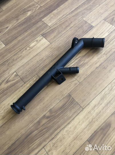 Бесплатно Подводящий патрубок водяного насоса Рено