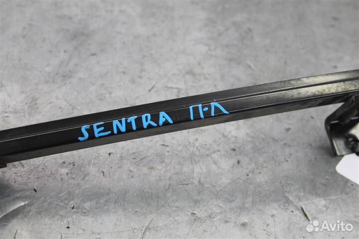 Направляющая стекла двери передней левой Nissan S