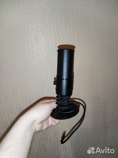 Микрофон Razer seiren x