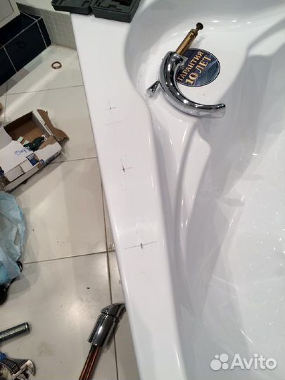 Сантехник. Установка и герметизация ванны