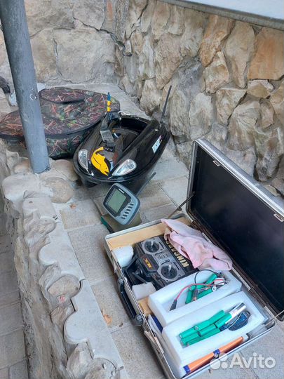 Прикормочный кораблик с эхолотом kincarp