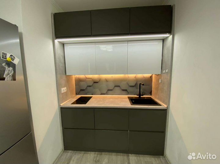 Кухонный фартук из стекла