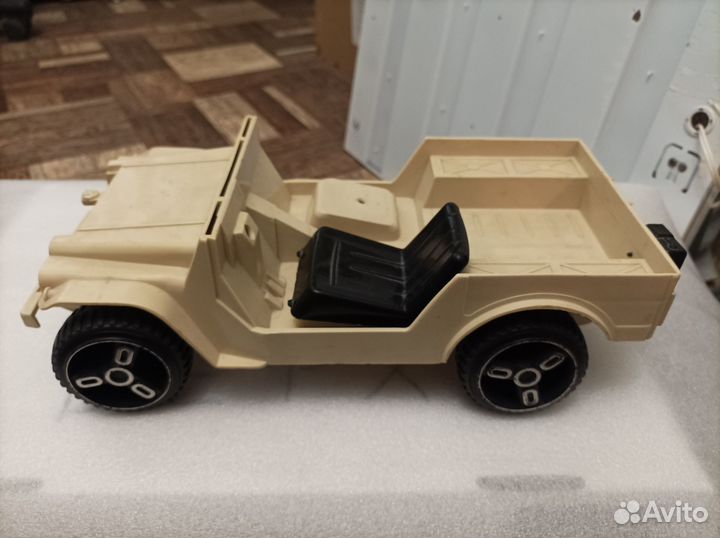 Модель джипа СССР Сызрань 1:10 на запчасти