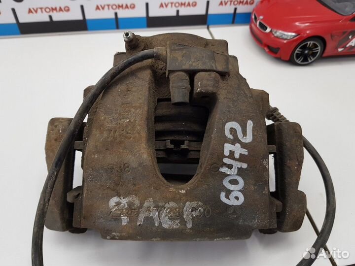 Суппорт передний правый (Chrysler Crossfire)