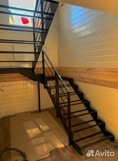 Лестница для коттеджа на заказ
