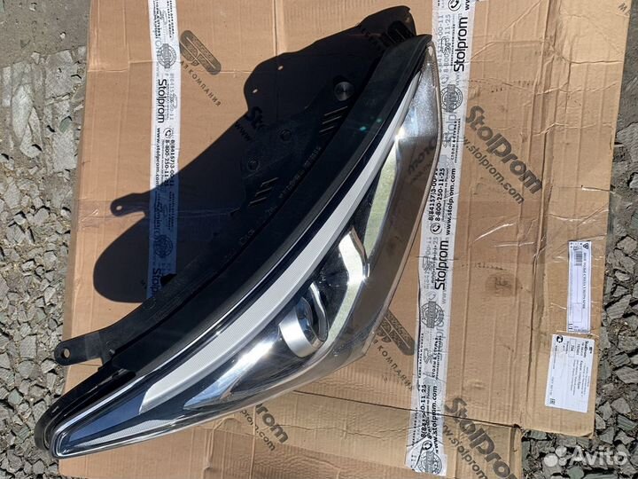 Фара правая Hyundai Santa Fe 2015г ксенон